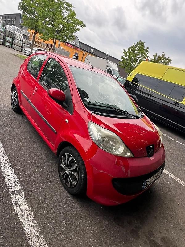 Rot Gebraucht 2006 Peugeot 107 Kleinwagen | 650 € (Guter Preis) - Bild 1/4
