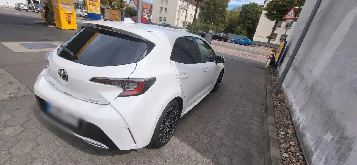 Gebraucht Toyota Corolla Hybrid Team 2022 Weiß Limousine