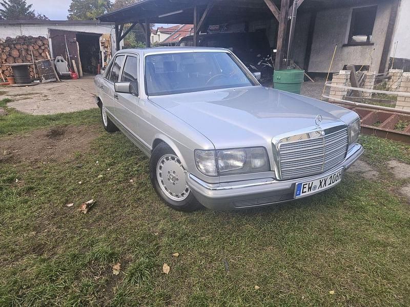 Grau Gebraucht 1983 Mercedes S280 Limousine | 18.900 € - Bild 1/4