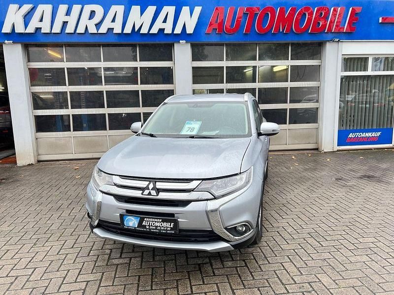 Silber Gebraucht 2016 Mitsubishi Outlander Plus SUV | 13.499 € (Fairer Preis) - Bild 1/4