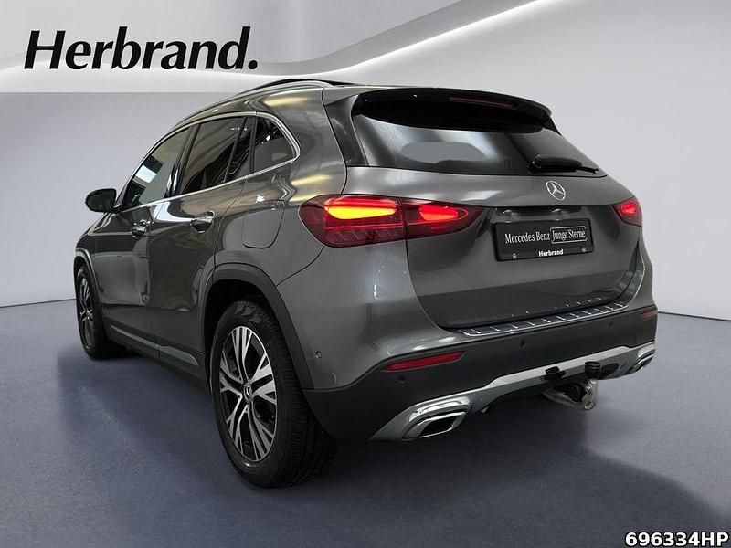 Gebraucht Mercedes GLA200 Progressive 150 PS (110 kW) 2024 Metalliclack mountaingrau SUV