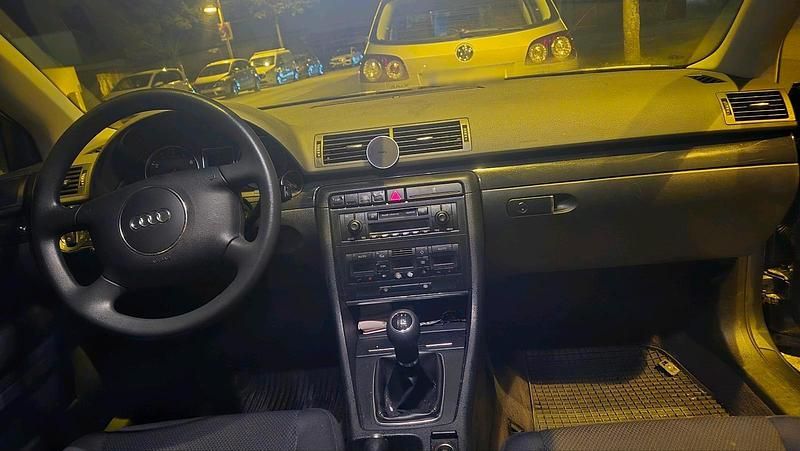 Gebraucht Audi A4 115 PS (84 kW) 2002 Grau Limousine