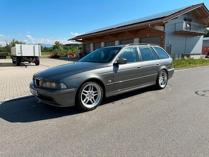 Grau Gebraucht 2003 BMW 520 Kombi | 1.900 € (Fairer Preis) - Bild 1/4