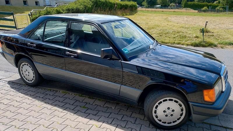 Gebraucht Mercedes 190 109 PS (80 kW) 1990 Schwarz Limousine