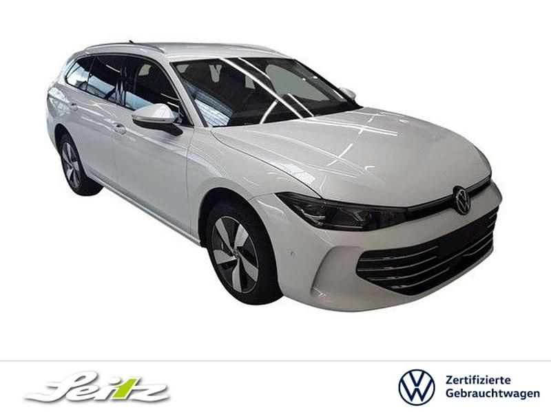 Oryxweiß perlmutteffekt Gebraucht 2025 VW Passat Business Kombi | 33.880 € (Superpreis) - Bild 1/3