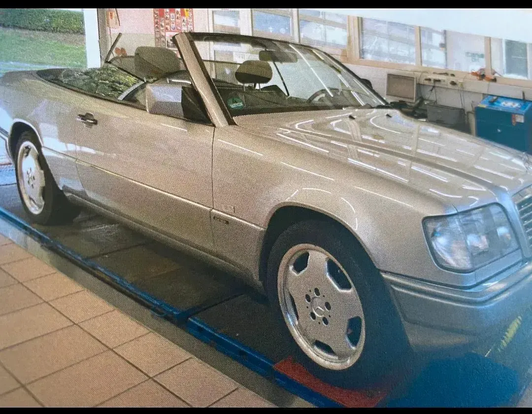 Gebraucht Mercedes E220 150 PS (110 kW) 1997 Silber Cabrio