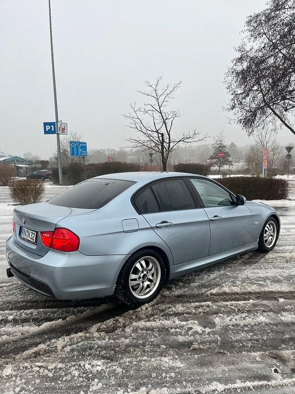Gebraucht BMW 320 M Sport 170 PS (125 kW) 2011 Blau Limousine