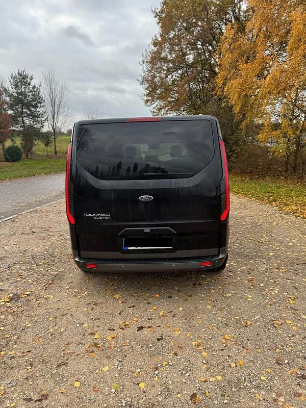 Gebraucht Ford Tourneo Active 170 PS (125 kW) 2023 Schwarz Van / Kleinbus