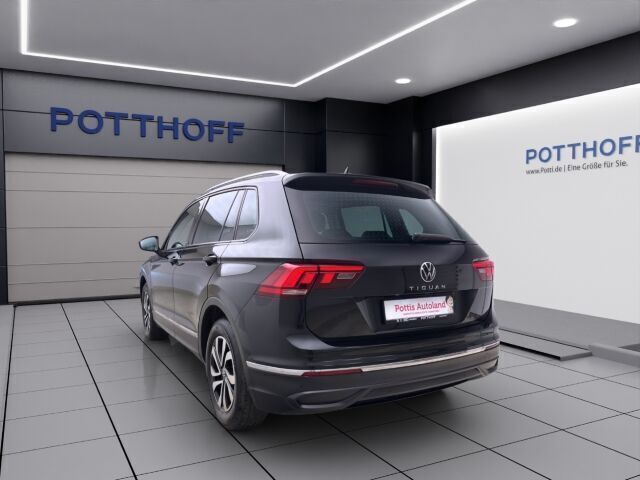 Gebraucht VW Tiguan Active 122 PS (89 kW) 2022 Schwarz SUV