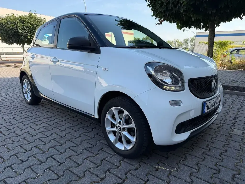 Gebraucht Smart ForFour Electric Drive 60 kW (82 PS) 2018 Weiß Limousine