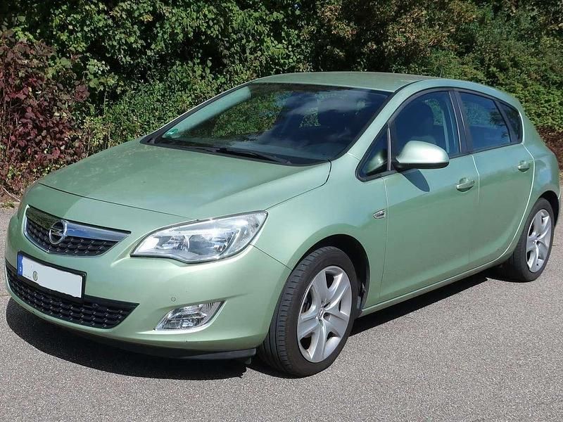 Grün Gebraucht 2011 Opel Astra Limousine | 4.200 € (Guter Preis) - Bild 1/4