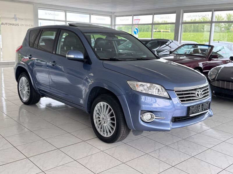 Blau Gebraucht 2011 Toyota RAV4 Executive SUV | 11.990 € (Etwas zu teuer) - Bild 1/4