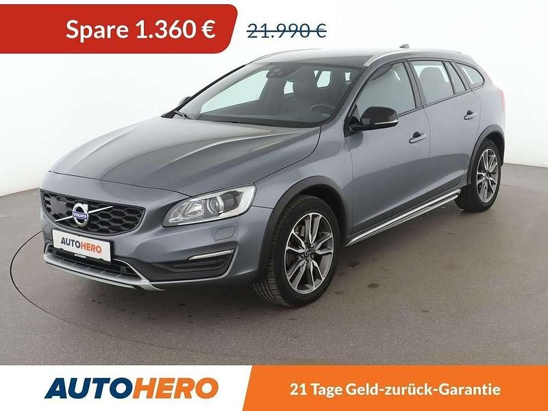 Grau Gebraucht 2018 Volvo V60 CC Summum Kombi | 20.630 € (Superpreis) - Bild 1/3