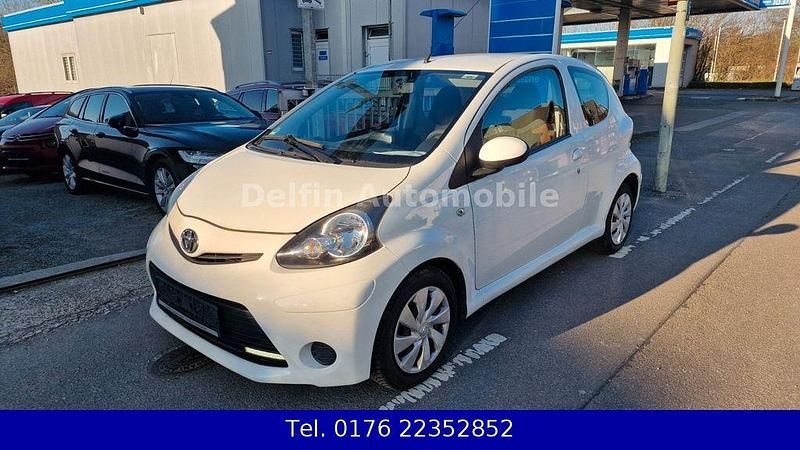 Weiß Gebraucht 2014 Toyota Aygo Cool Kleinwagen | 3.950 € (Fairer Preis) - Bild 1/4
