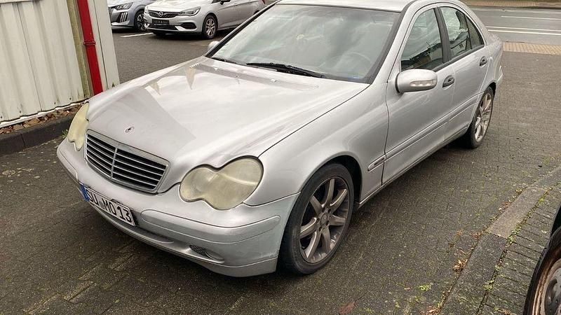 Silber Gebraucht 2000 Mercedes C180 Avantgarde Limousine | 1.800 € (Fairer Preis) - Bild 1/4