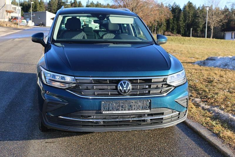 Gebraucht VW Tiguan Move 150 PS (110 kW) 2024 Blau SUV