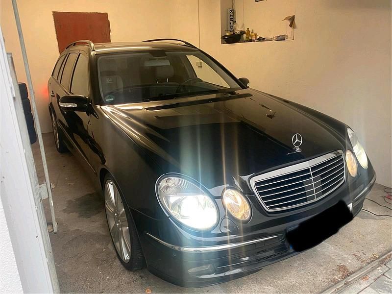 Schwarz Gebraucht 2007 Mercedes E500 Kombi | 10.500 € - Bild 1/4