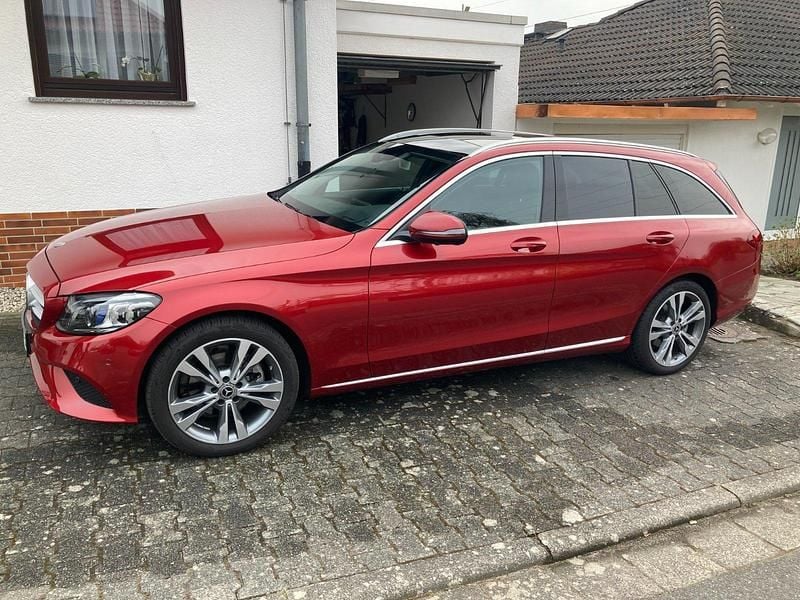 Gebraucht Mercedes C200 184 PS (135 kW) 2020 Rot Kombi