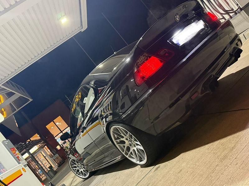 Schwarz Gebraucht 2005 BMW 330 Sport Line Coupé | 15.000 € - Bild 1/4