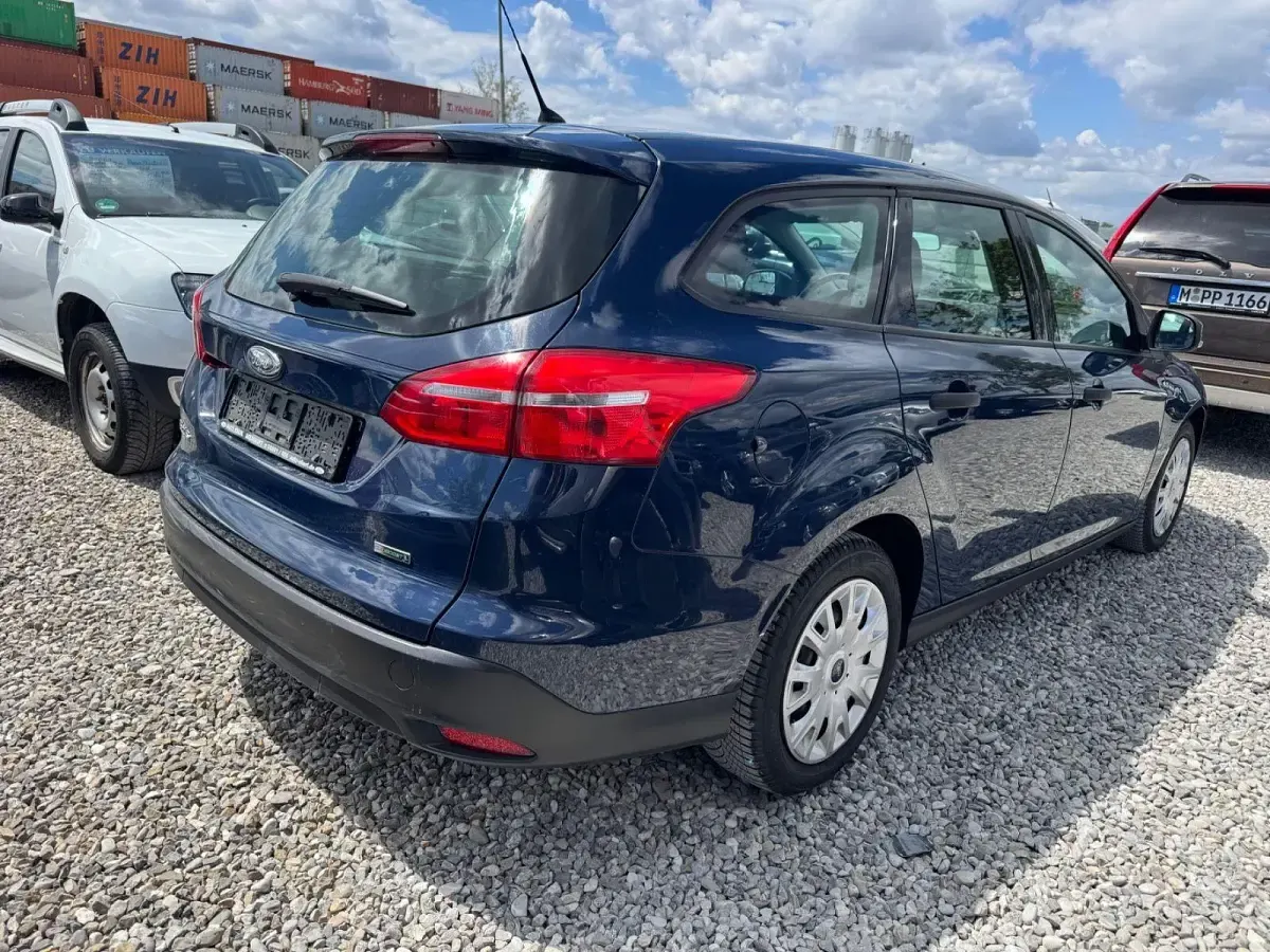 Gebraucht Ford Focus 101 PS (74 kW) 2016 Blau Kombi