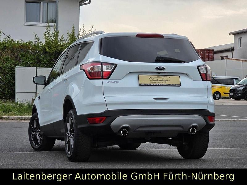 Używany Ford Kuga Cool & Connect 120 KM (88 kW) 2019 Biały SUV