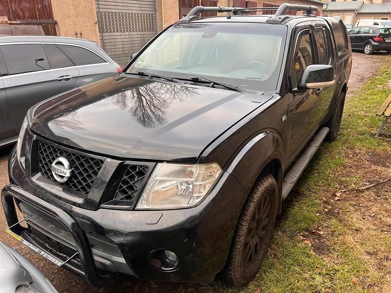 Schwarz Gebraucht 2012 Nissan Navara Abholung | 8.990 € (Fairer Preis) - Bild 1/4