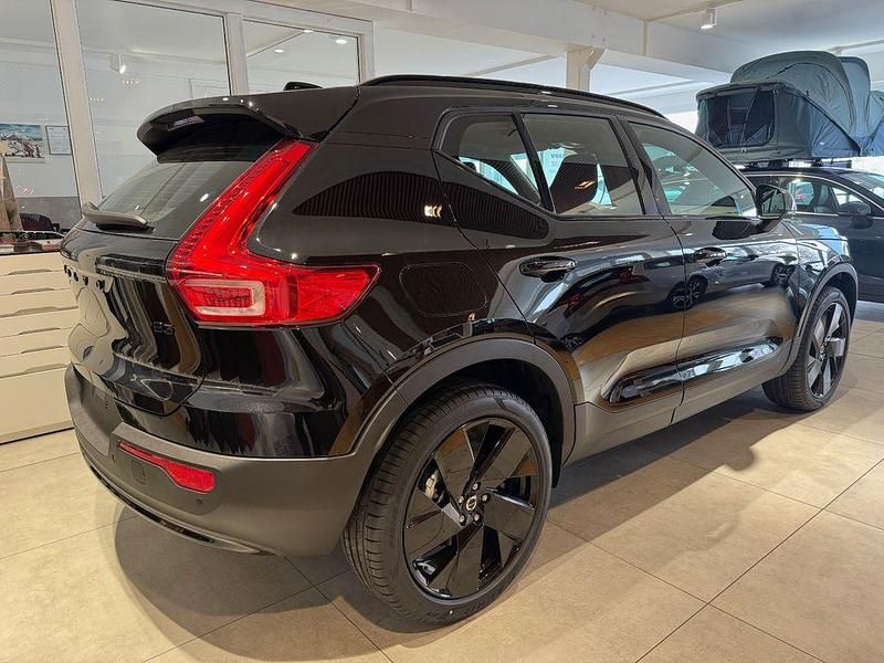 Nowe Volvo XC40 Plus 163 KM (119 kW) 2026 Czarny SUV