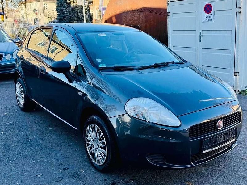 Gebraucht Fiat Grande Punto 77 PS (56 kW) 2012 Grau Kleinwagen