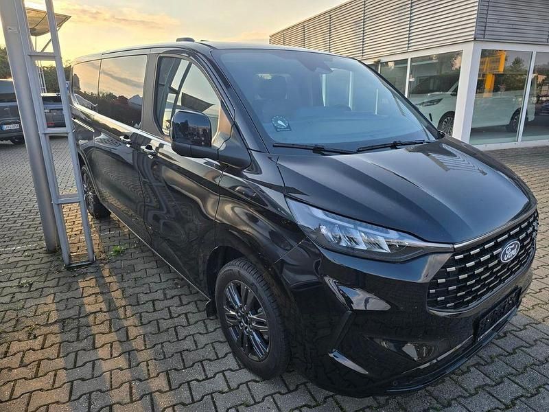 Gebraucht Ford Tourneo Titanium 170 PS (125 kW) 2025 Obsidianschwarz metallic Van / Kleinbus