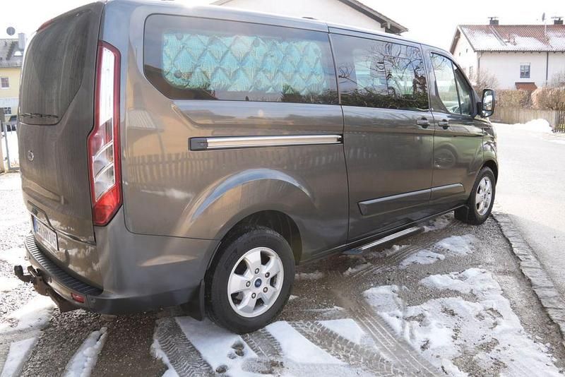 Gebraucht Ford Tourneo 131 PS (96 kW) 2016 Grau Van / Kleinbus