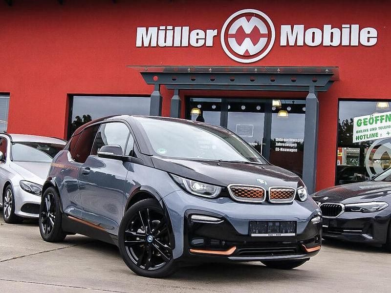 Grau Gebraucht 2022 BMW i3 Comfort Edition Kleinwagen | 26.899 € (Fairer Preis) - Bild 1/4
