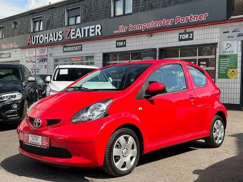 Rot Gebraucht 2005 Toyota Aygo City Kleinwagen | 3.450 € (Teuer) - Bild 1/4