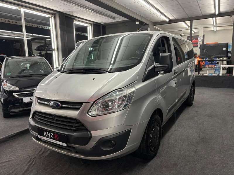 Polarsilber metallic Gebraucht 2014 Ford Transit Custom Trend Van / Kleinbus | 11.900 € - Bild 1/4