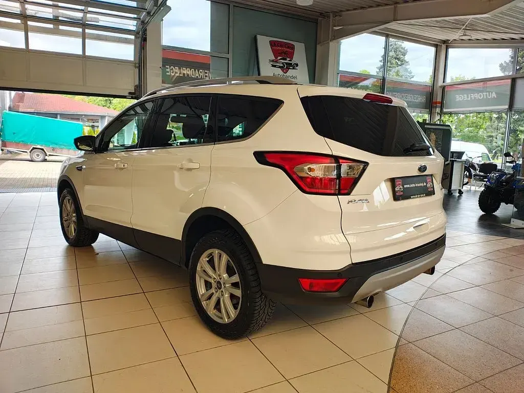Gebraucht Ford Kuga Trend 120 PS (88 kW) 2018 Weiß SUV