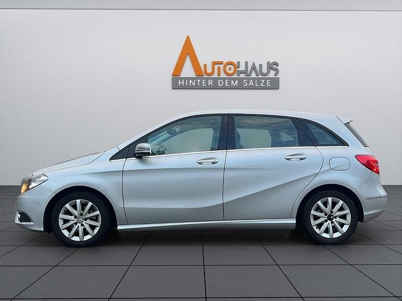 Gebraucht Mercedes B200 156 PS (114 kW) 2014 Silber Van / Kleinbus