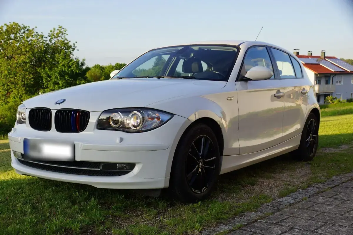 Gebraucht BMW 116 122 PS (89 kW) 2009 Weiß Kleinwagen