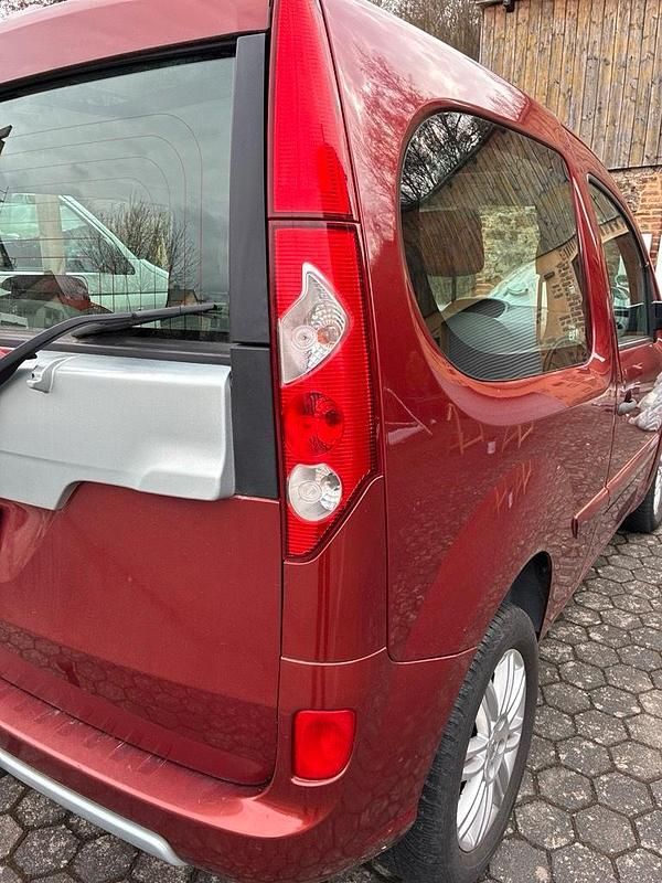 Gebraucht Renault Kangoo 102 PS (75 kW) 2009 Rot Limousine