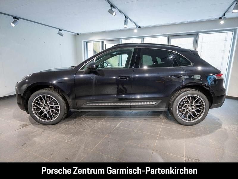 Gebraucht Porsche Macan 265 PS (194 kW) 2023 Tiefschwarzmetallic SUV