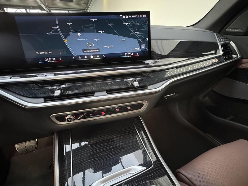 (0475) saphirschwarz metallic Gebraucht 2025 BMW X5 M Sport SUV | 98.489 € (Fairer Preis) - Bild 1/4