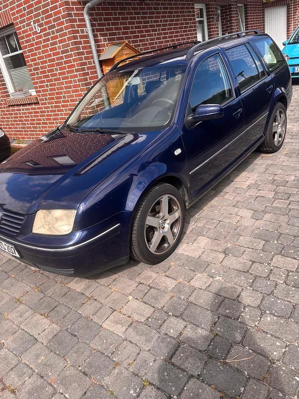 Blau Gebraucht 2003 VW Bora Limousine | 2.150 € (Fairer Preis) - Bild 1/4