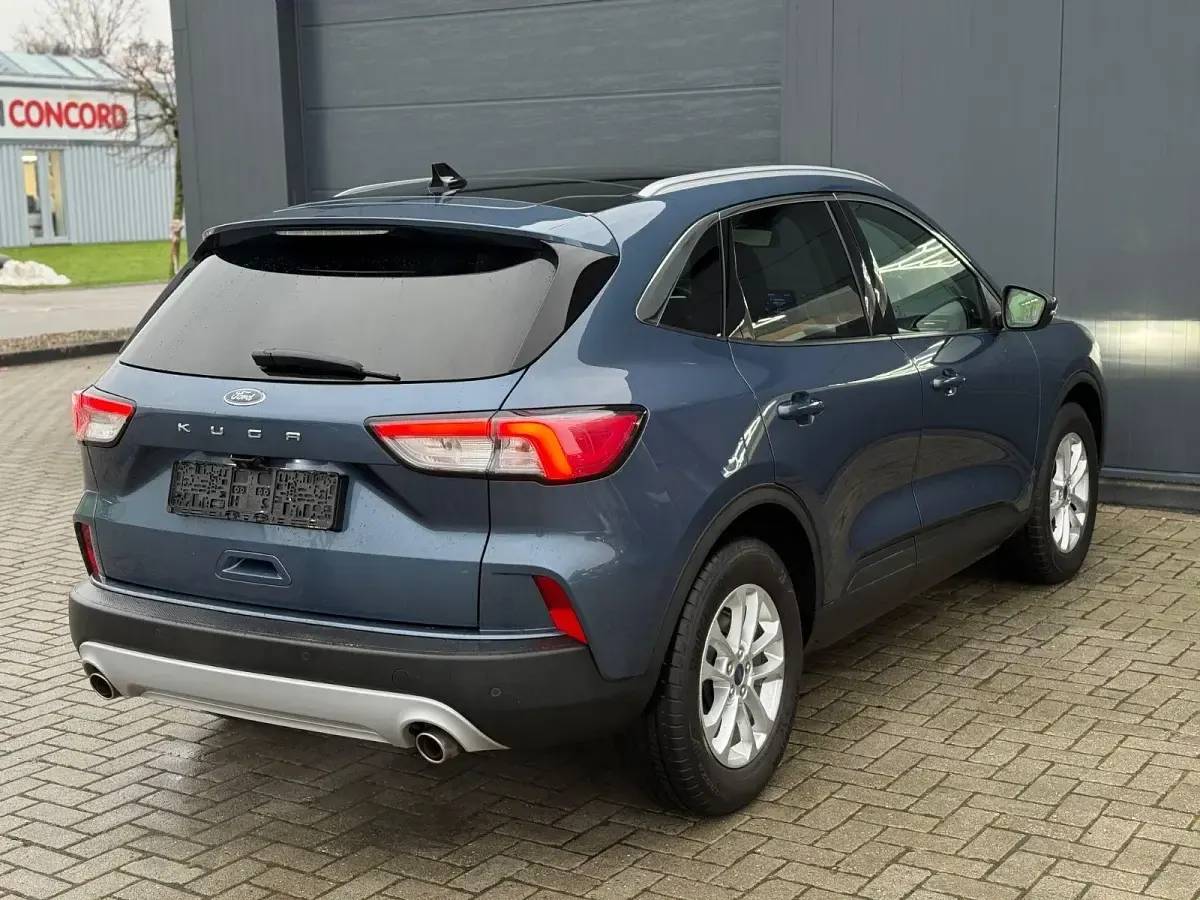 Usado Ford Kuga Titanium X 150 HP (110 kW) 2021 Azul SUV