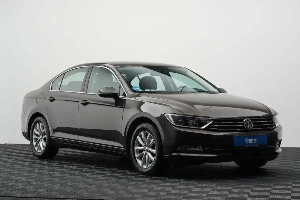 Gebraucht VW Passat Comfortline 150 PS (110 kW) 2021 Schwarz Limousine