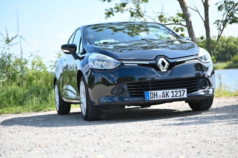Schwarz Gebraucht 2016 Renault Clio IV LIMITED Limousine | 7.600 € (Guter Preis) - Bild 1/4