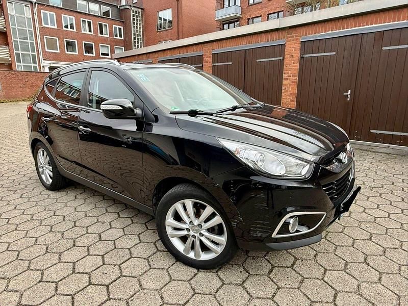 Gebraucht Hyundai Tucson 163 PS (119 kW) 2011 Schwarz SUV