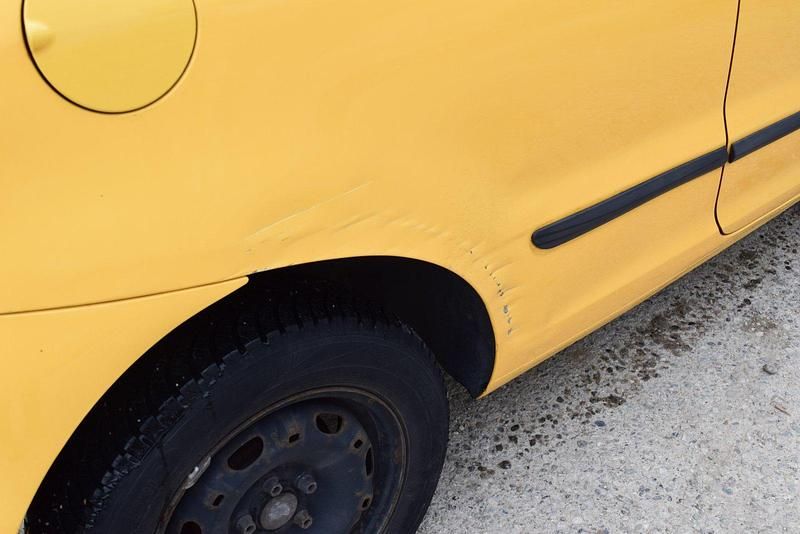 Gebraucht VW Fox 54 PS (39 kW) 2006 Gelb Kleinwagen