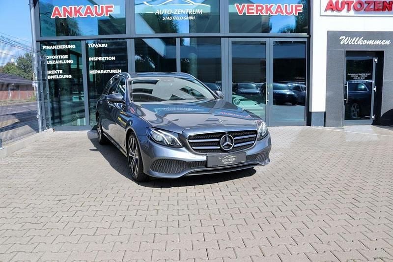 Grau Gebraucht 2019 Mercedes E220 Kombi | 27.950 € (Fairer Preis) - Bild 1/4