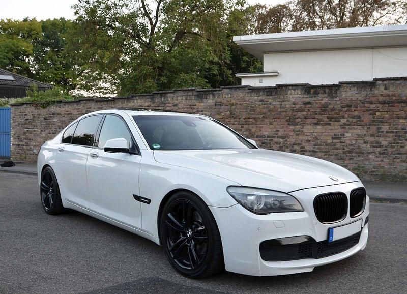 Weiß Gebraucht 2010 BMW 730 M Sport Limousine | 15.500 € (Teuer) - Bild 1/4