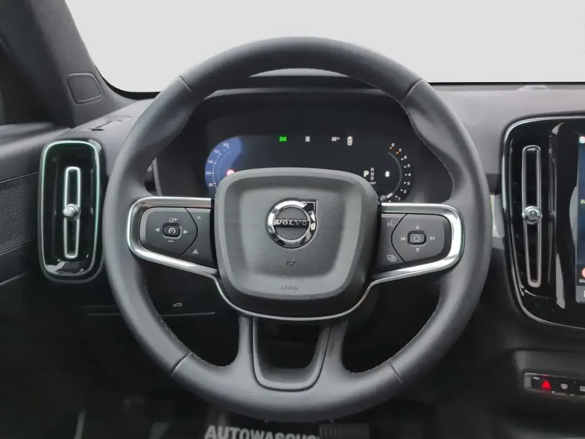 Gebraucht Volvo XC40 120 PS (88 kW) 2025 SUV