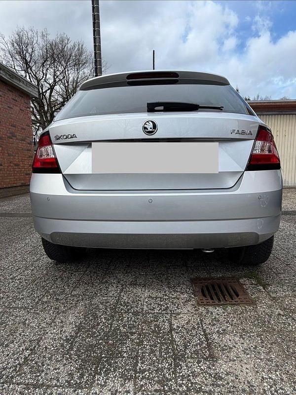 Gebraucht Skoda Fabia Joy 60 PS (44 kW) 2016 Silber Kleinwagen