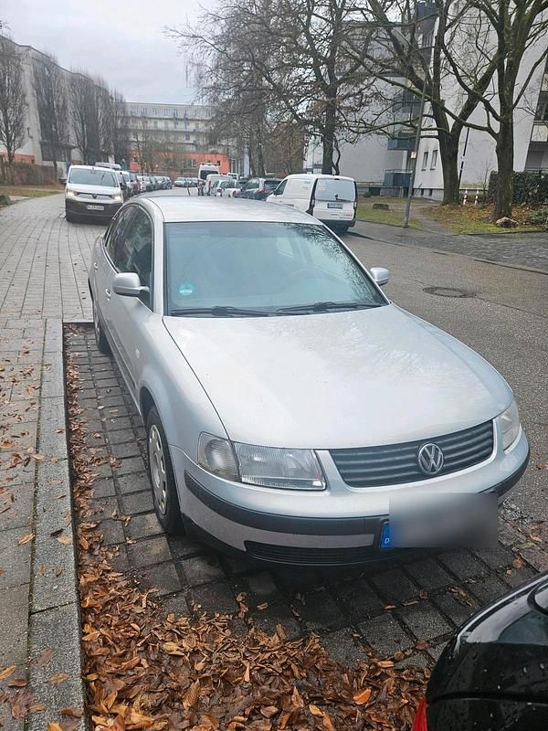 Silber Gebraucht 2000 VW Passat Limousine | 1.200 € (Guter Preis) - Bild 1/4
